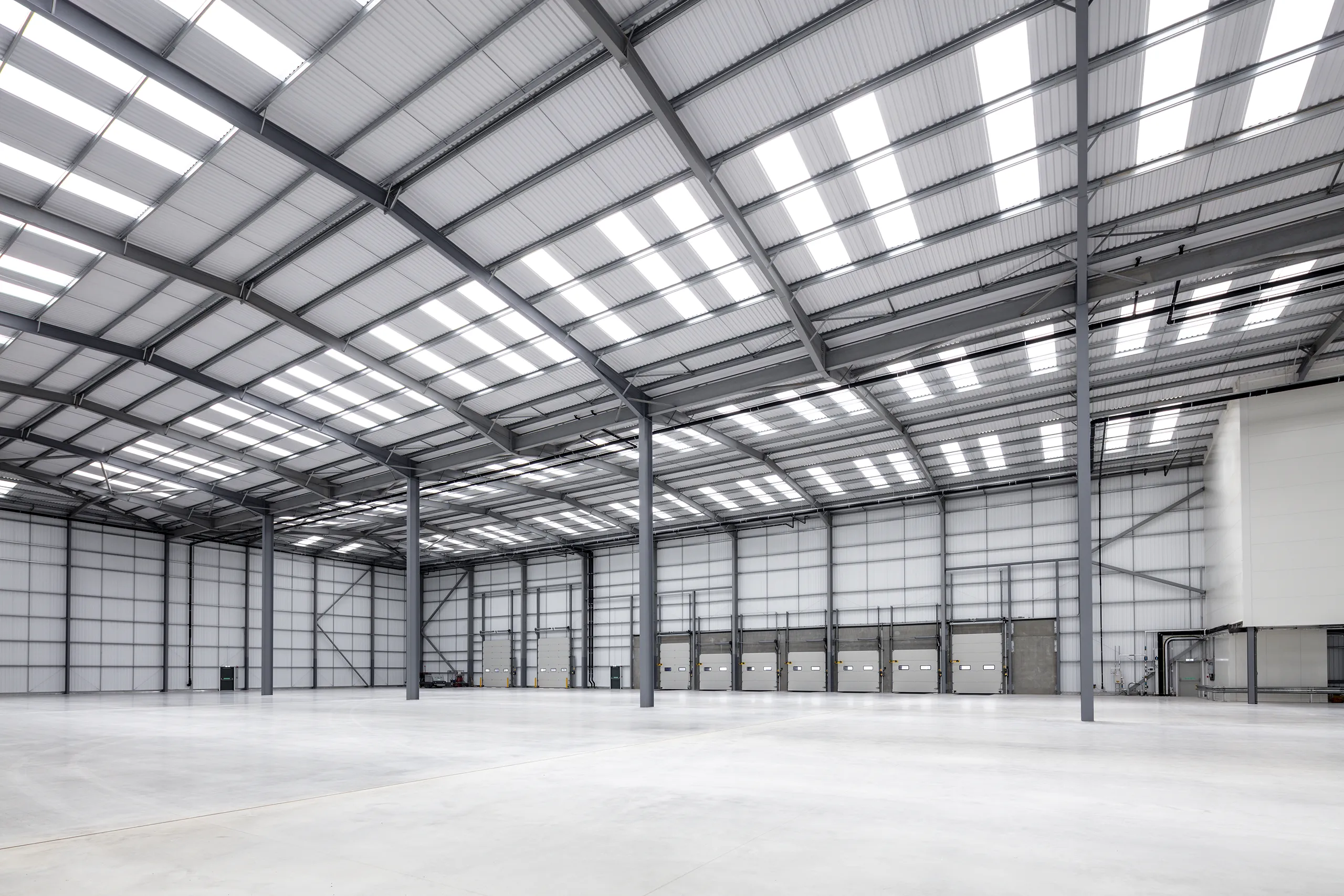 st-modwen-park-gatwick-inside-warehouse-loading-doors