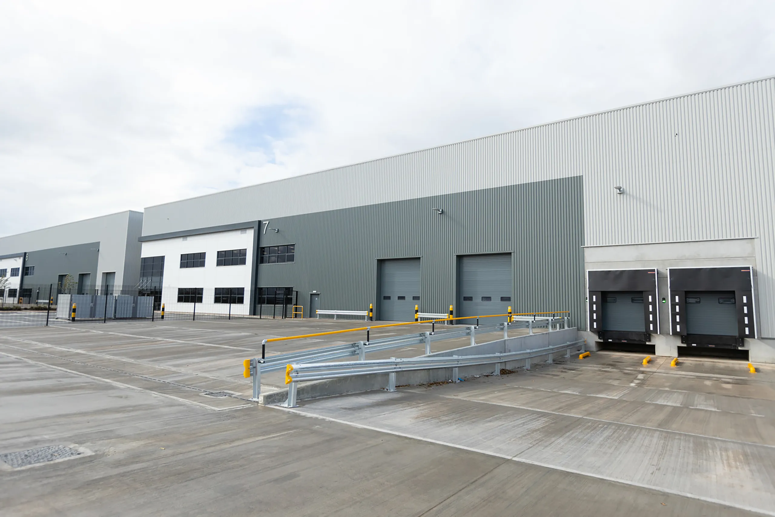 st-modwen-park-gloucester-loading-doors-unit-7